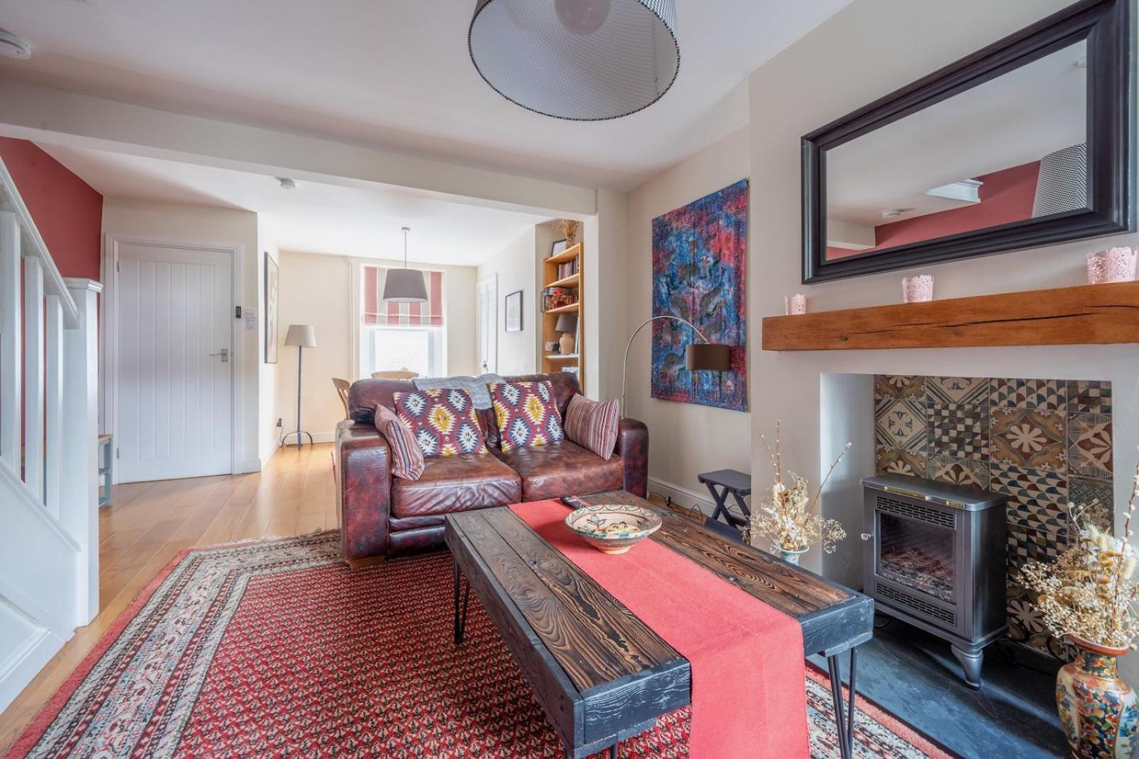 Chic 2-Bedroom Townhouse In Vibrant 애버게이브니 외부 사진